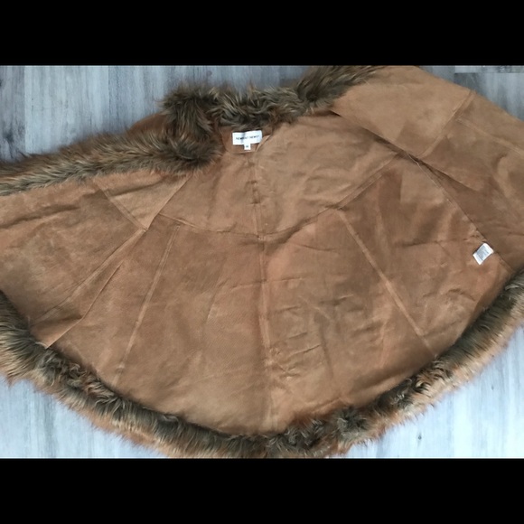 Amazing Leather Penny Lane Style Cape - Picture 6 of 6